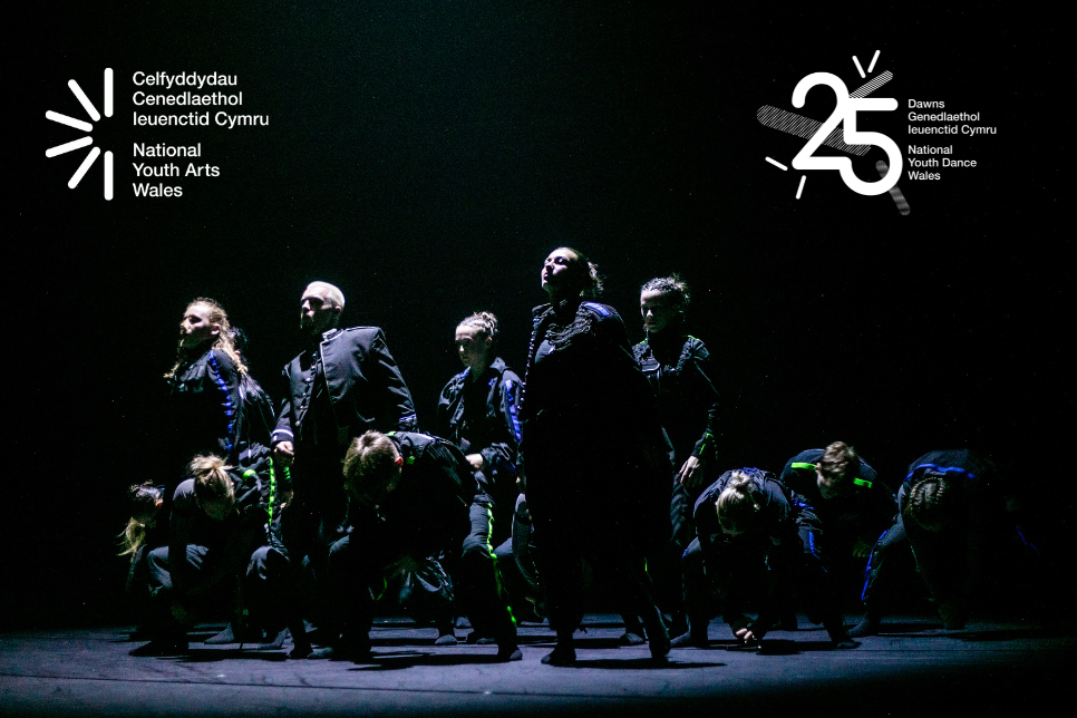 Photograph of a stage performance / Ffotograff o berfformiad llwyfan